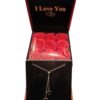 Scatola con collana e rose sintetiche 2